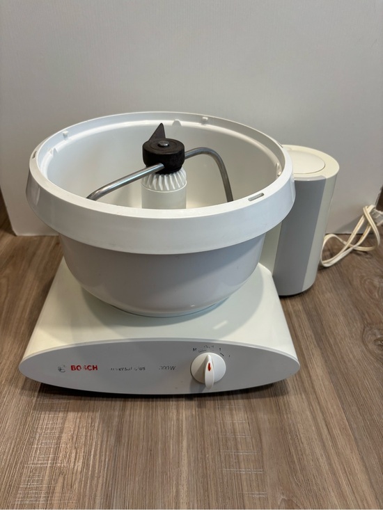 Bosch Other - Bosch Universal 6.5 Quart Plus Stand Mixer 800W with dough hook  Work